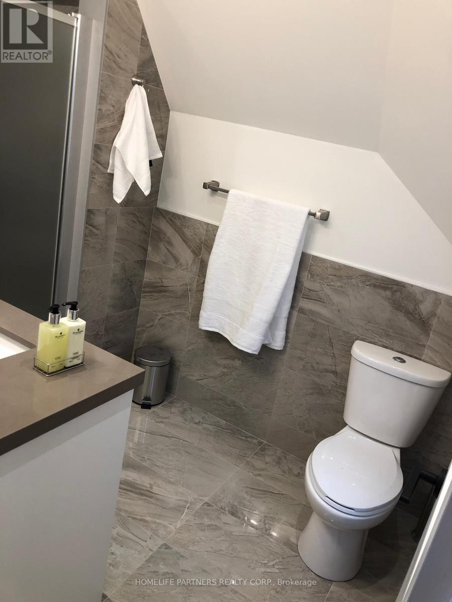 511 Indian Grove, Toronto, ON - Indoor Photo Showing Bathroom