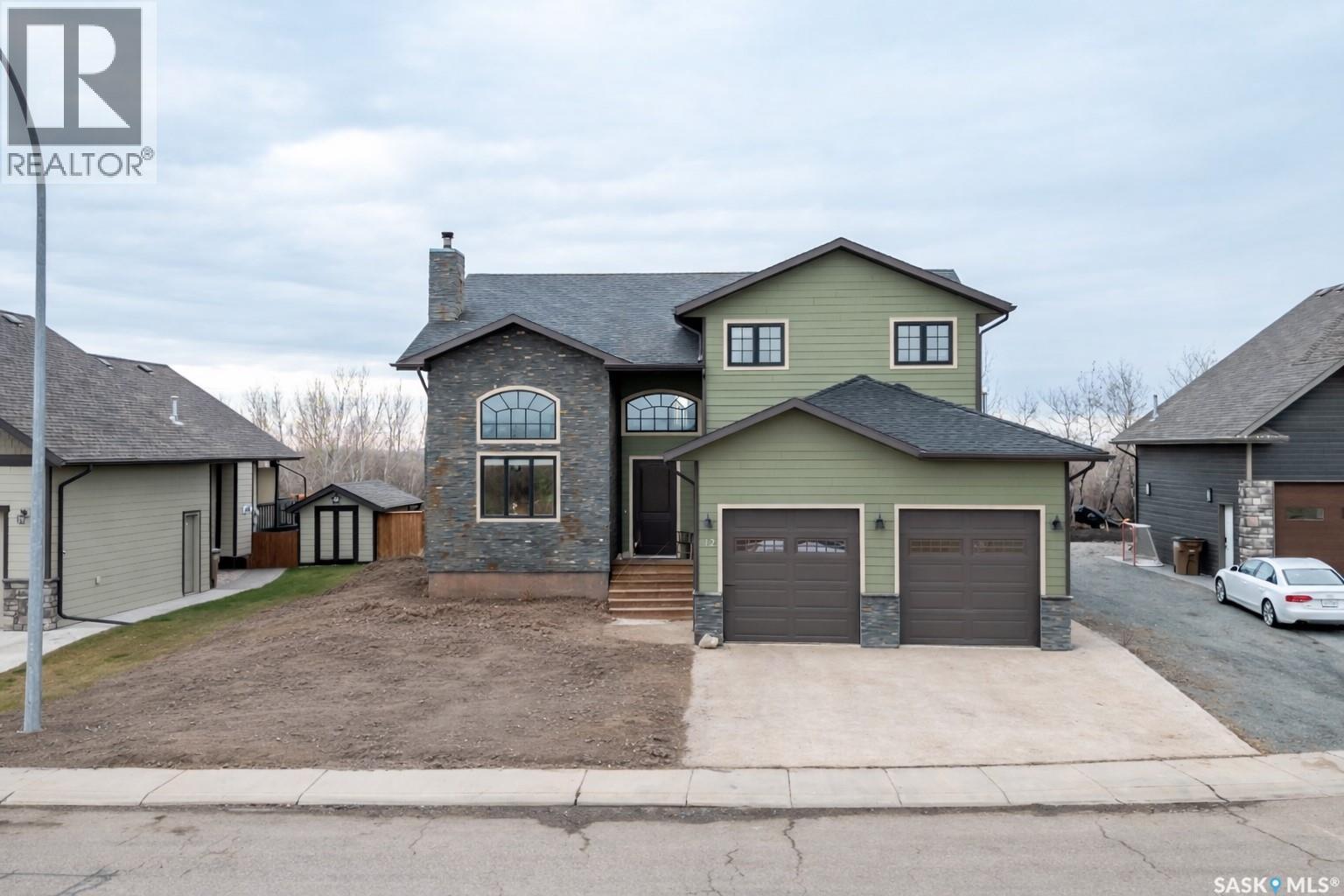 12 Vickar Place, Melfort, SK - Outdoor With Facade