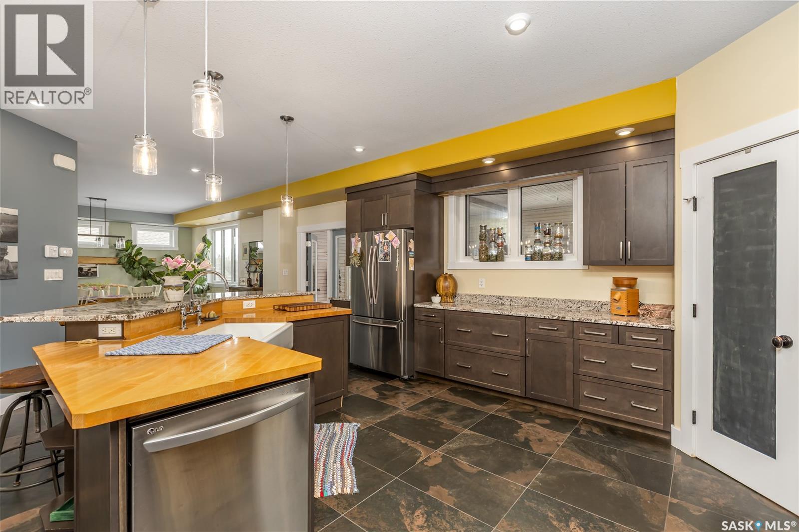 12 Vickar Place, Melfort, SK - Indoor Photo Showing Kitchen With Upgraded Kitchen