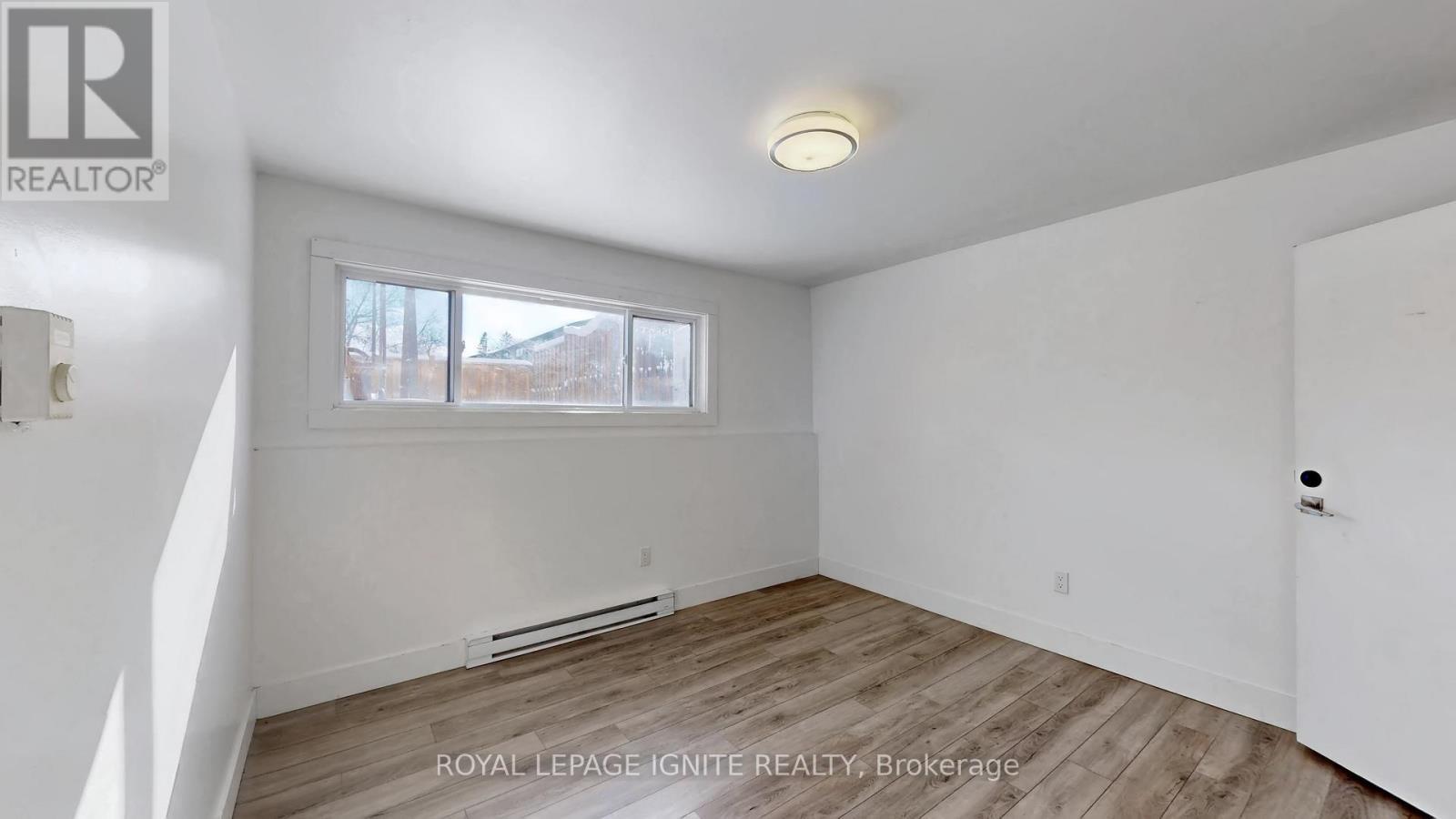 10 - 105 Andover Drive, London South, ON - Indoor Photo Showing Other Room