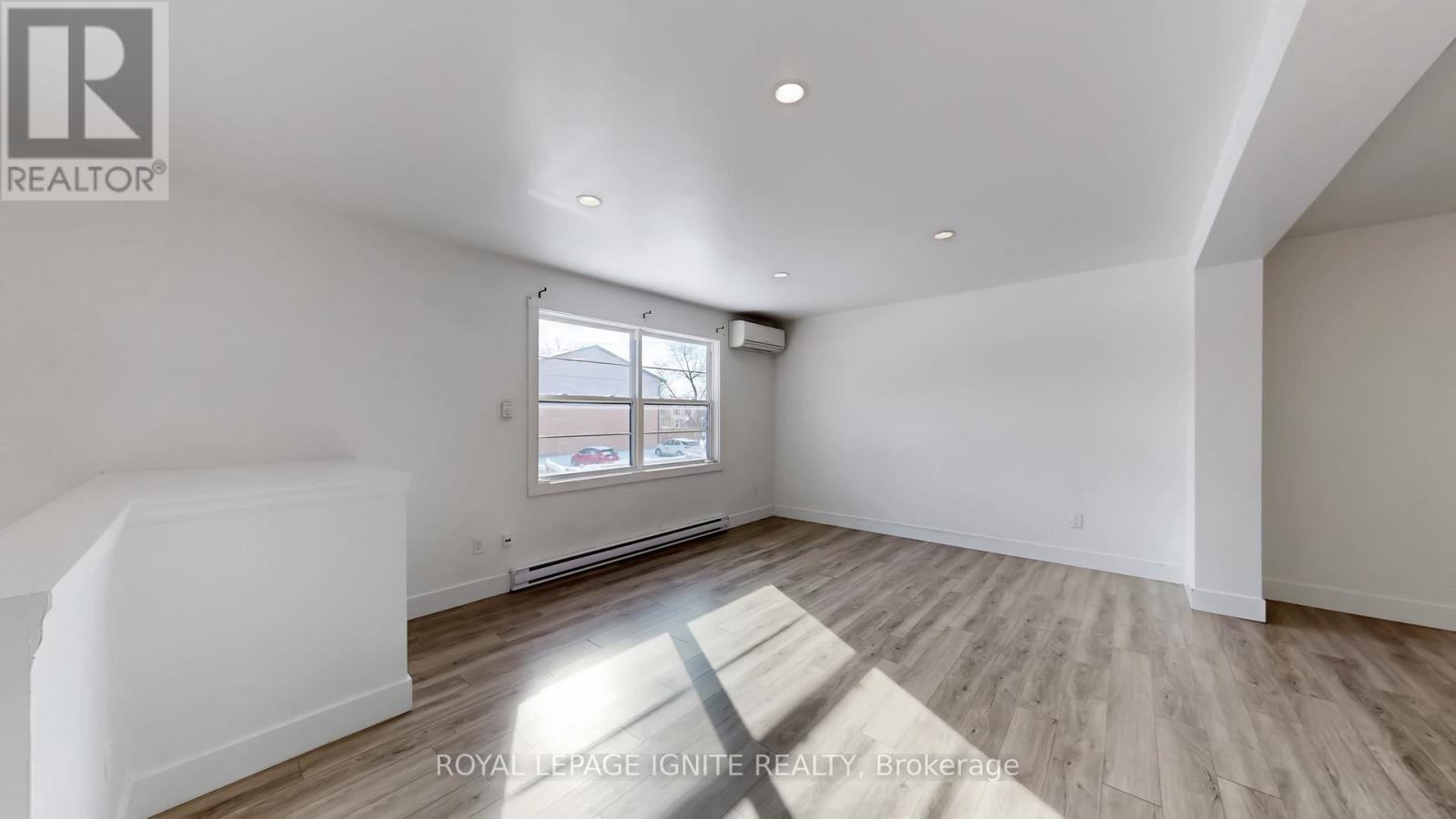 10 - 105 Andover Drive, London South, ON - Indoor Photo Showing Other Room