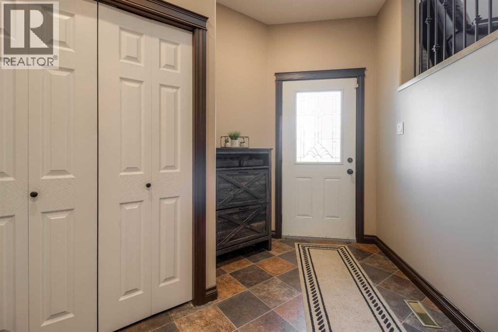 380 Grizzly Crescent N, Lethbridge, AB - Indoor Photo Showing Other Room