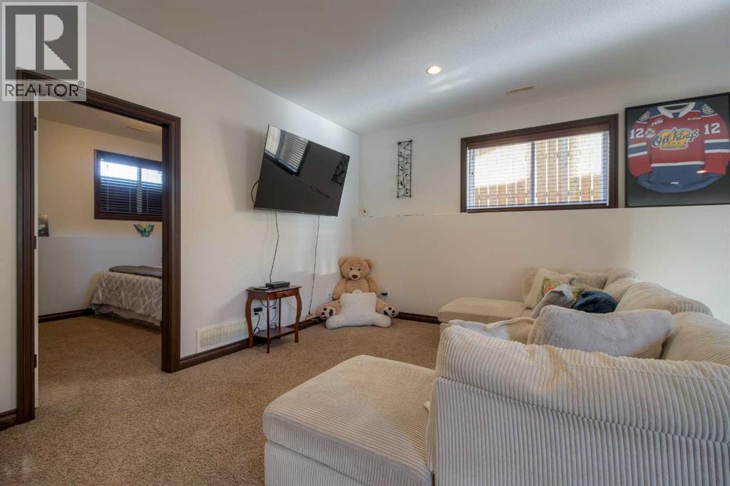 380 Grizzly Crescent N, Lethbridge, AB - Indoor