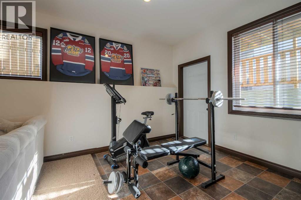 380 Grizzly Crescent N, Lethbridge, AB - Indoor Photo Showing Gym Room