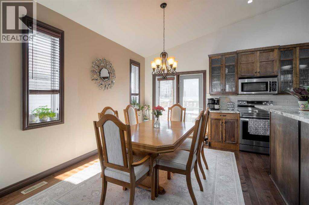 380 Grizzly Crescent N, Lethbridge, AB - Indoor Photo Showing Other Room