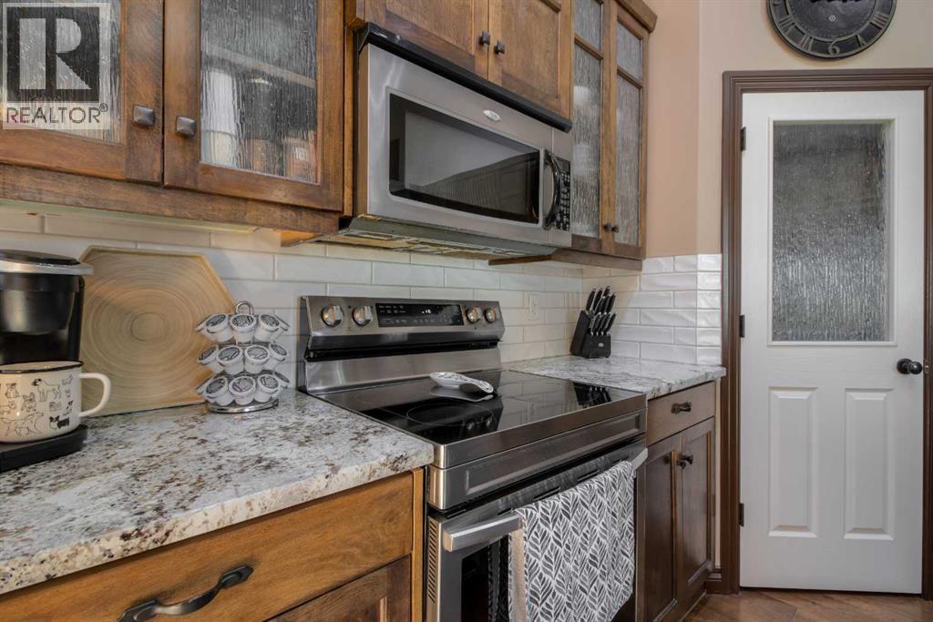 380 Grizzly Crescent N, Lethbridge, AB - Indoor Photo Showing Kitchen