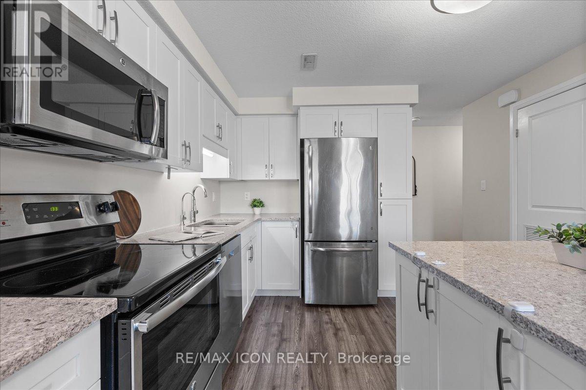 21D - 1989 Ottawa Street S, Kitchener, ON - Indoor Photo Showing Kitchen With Upgraded Kitchen
