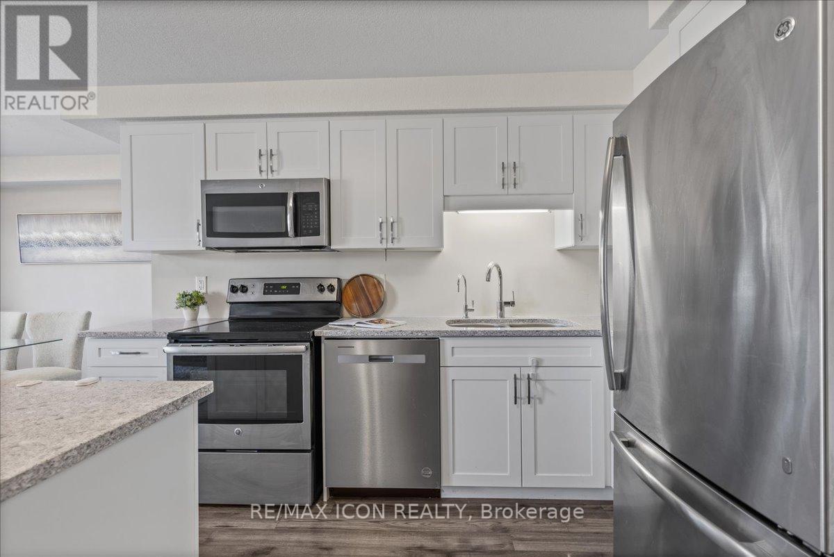 21D - 1989 Ottawa Street S, Kitchener, ON - Indoor Photo Showing Kitchen With Upgraded Kitchen