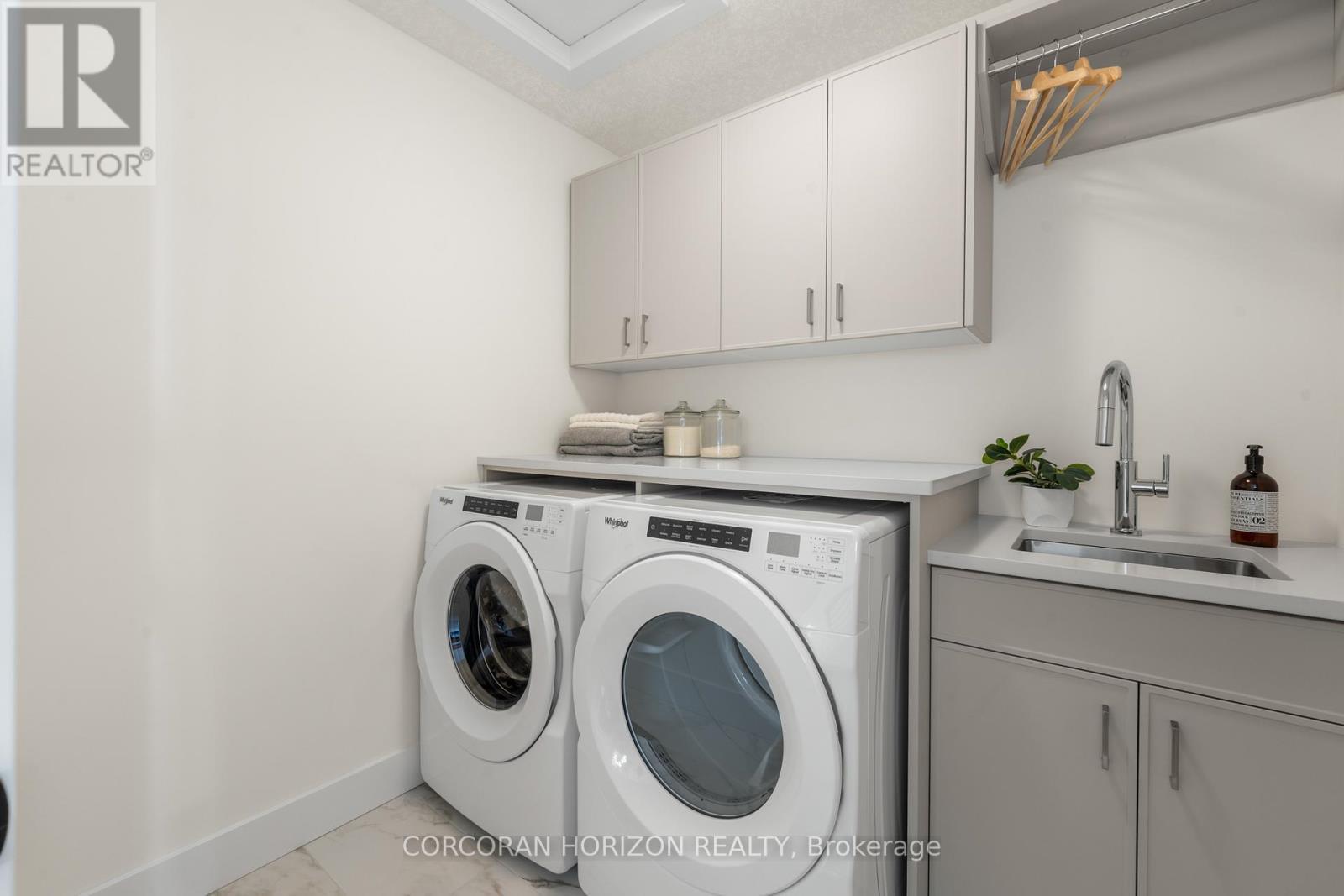 83 Dunnigan Drive, Kitchener, ON - Indoor Photo Showing Laundry Room