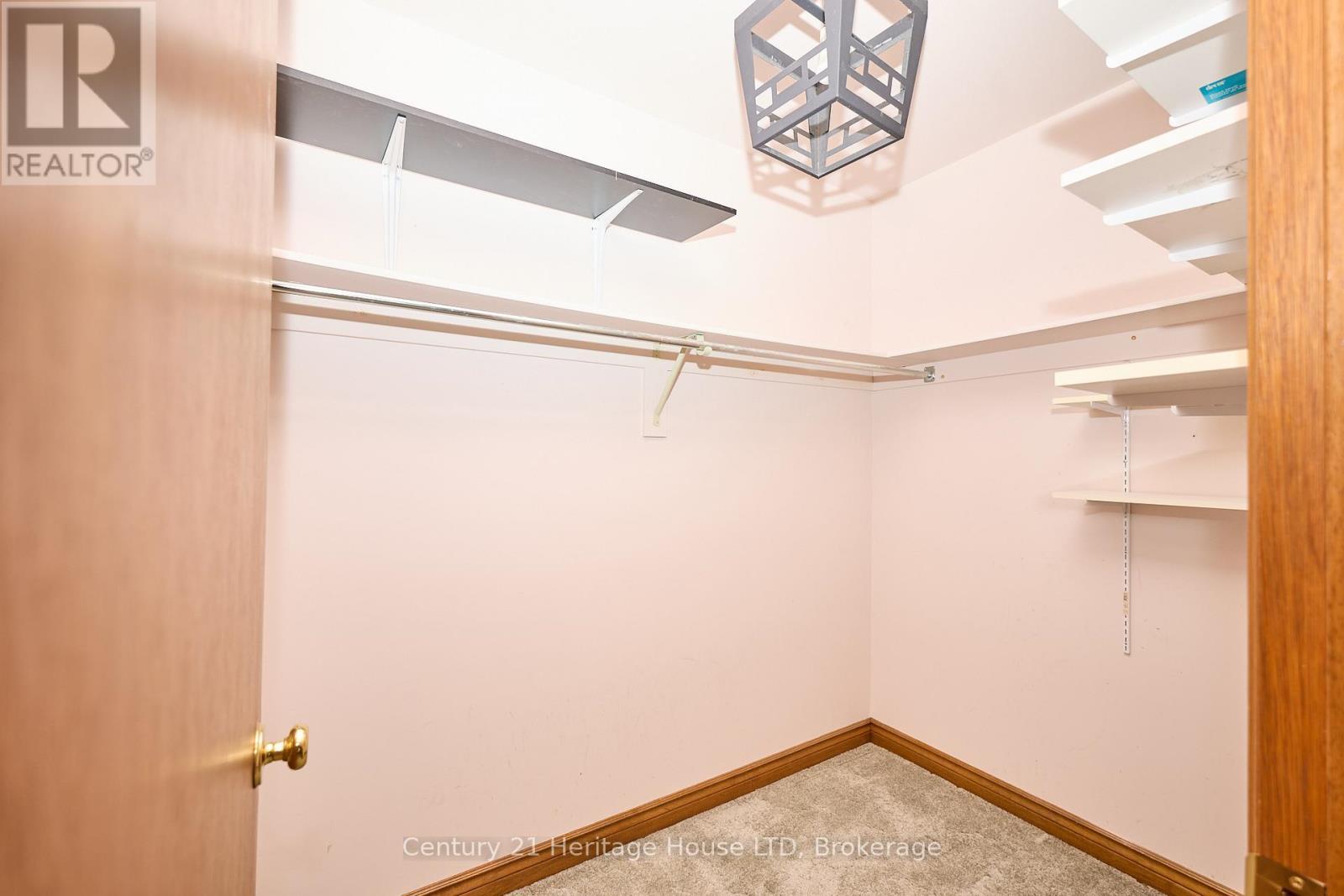 Walk in closet - 20 - 2720 Mewburn Road, Niagara Falls (Casey), ON - Indoor Photo Showing Other Room