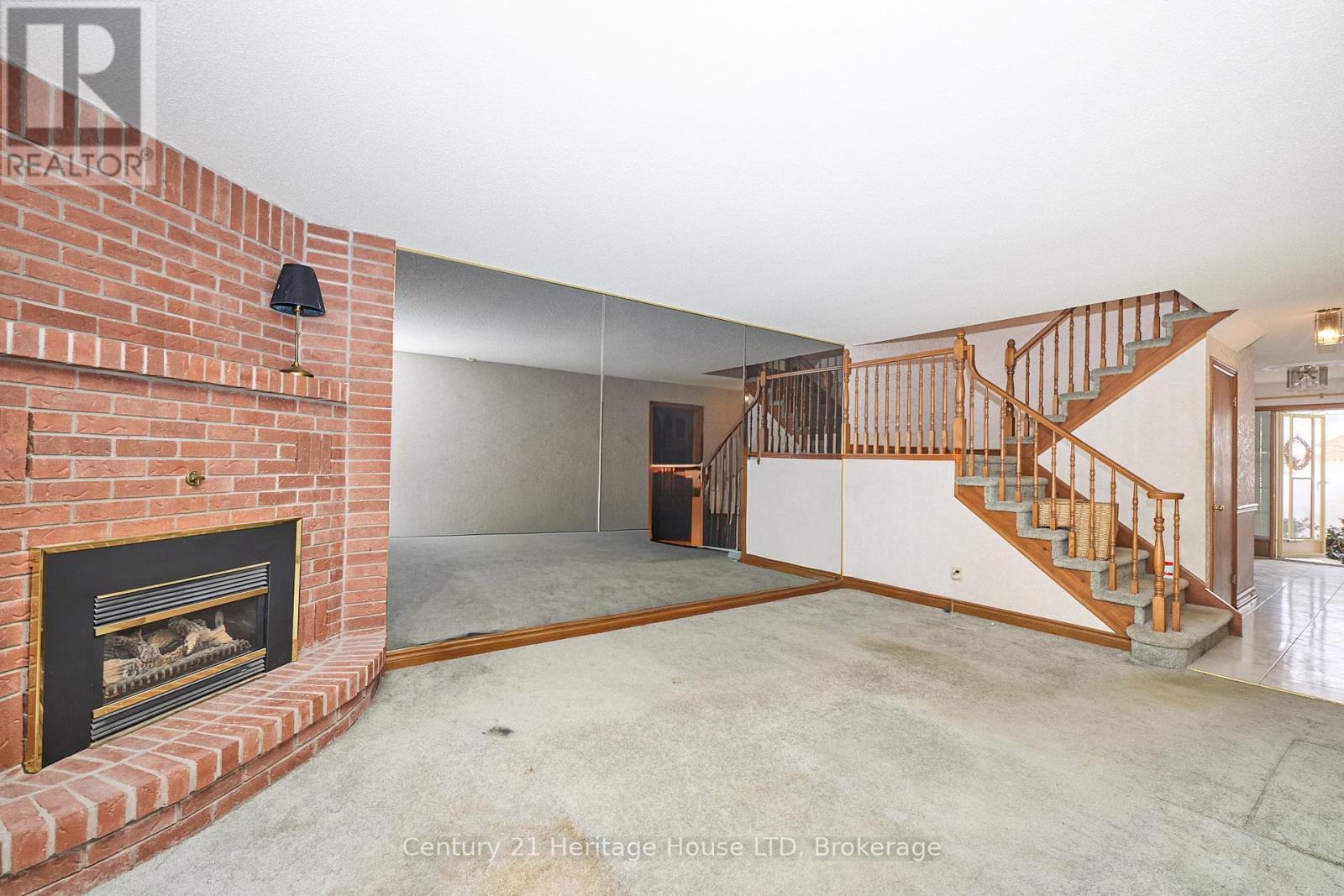 Large Living Room with fireplace - 20 - 2720 Mewburn Road, Niagara Falls (Casey), ON - Indoor With Fireplace