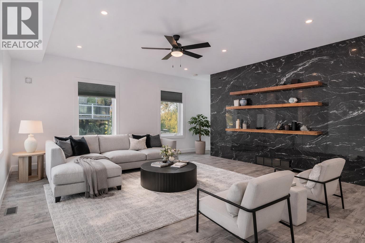 2690 Monte Christo Street, Rossland, BC - Indoor Photo Showing Living Room