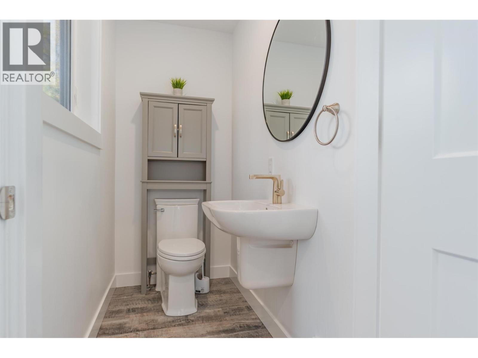 2690 Monte Christo Street, Rossland, BC - Indoor Photo Showing Bathroom