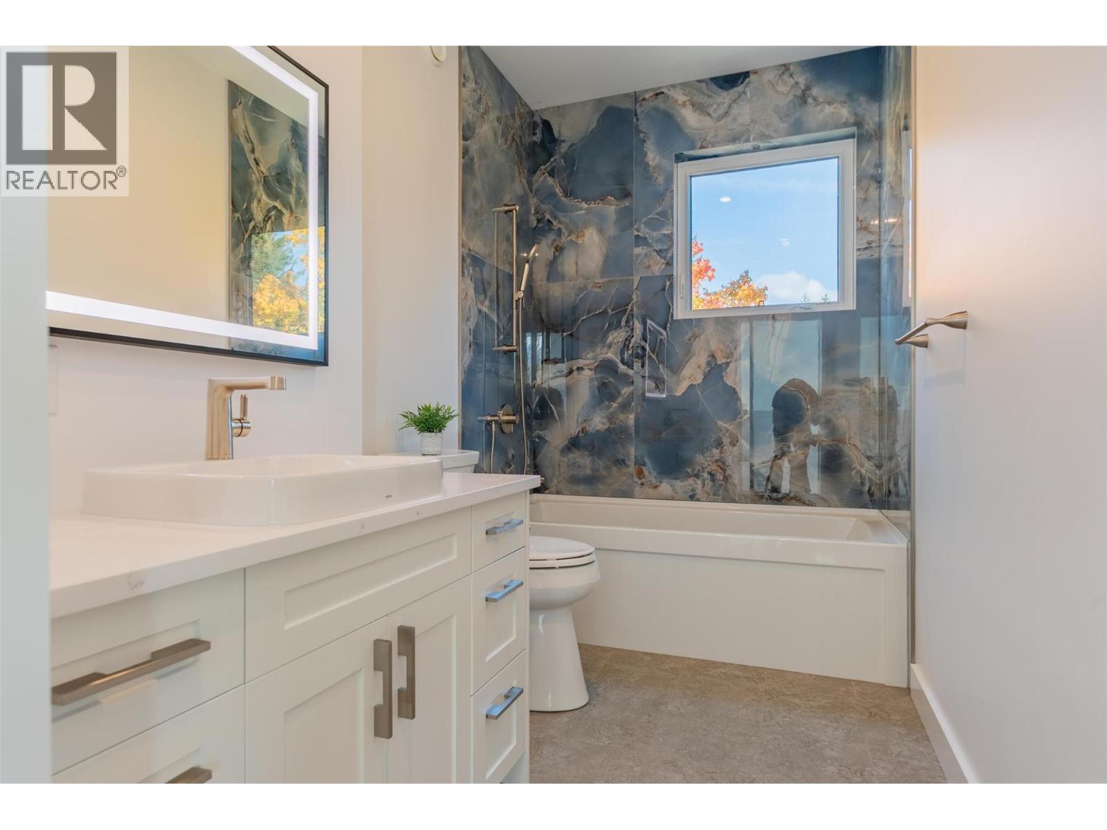 2690 Monte Christo Street, Rossland, BC - Indoor Photo Showing Bathroom