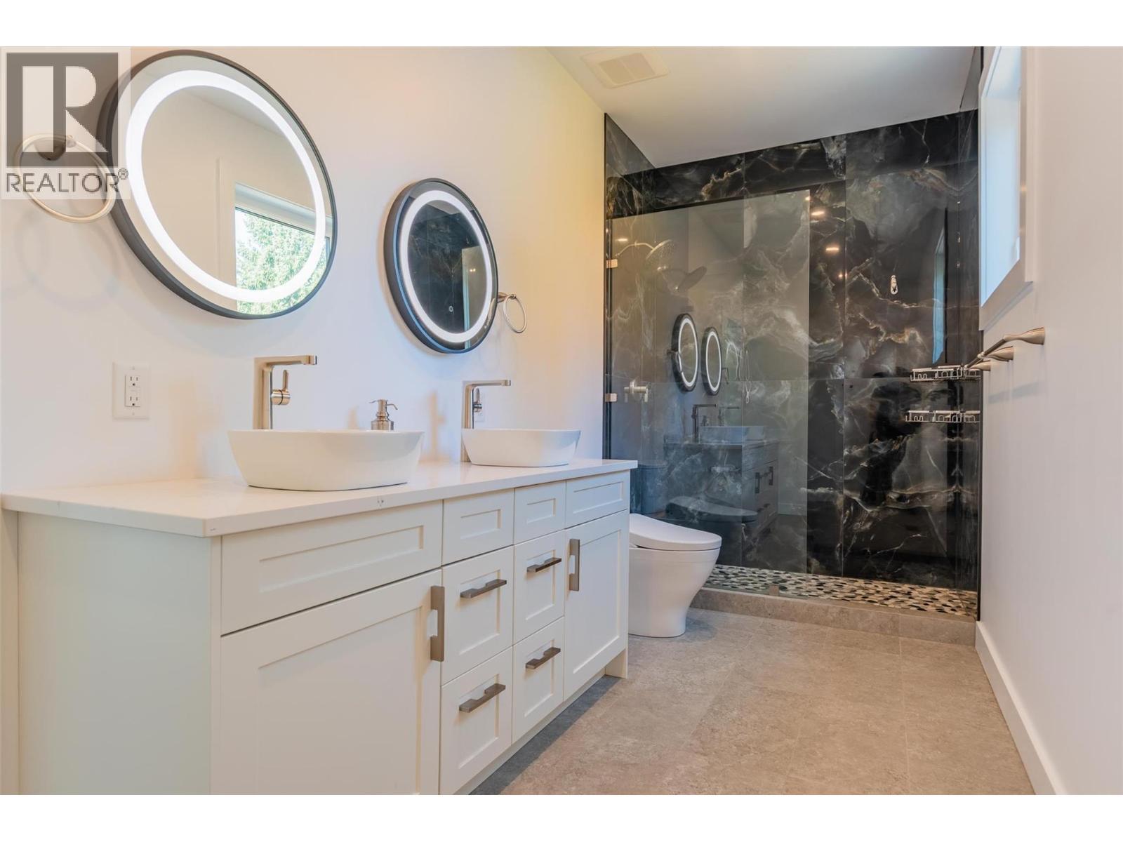 2690 Monte Christo Street, Rossland, BC - Indoor Photo Showing Bathroom