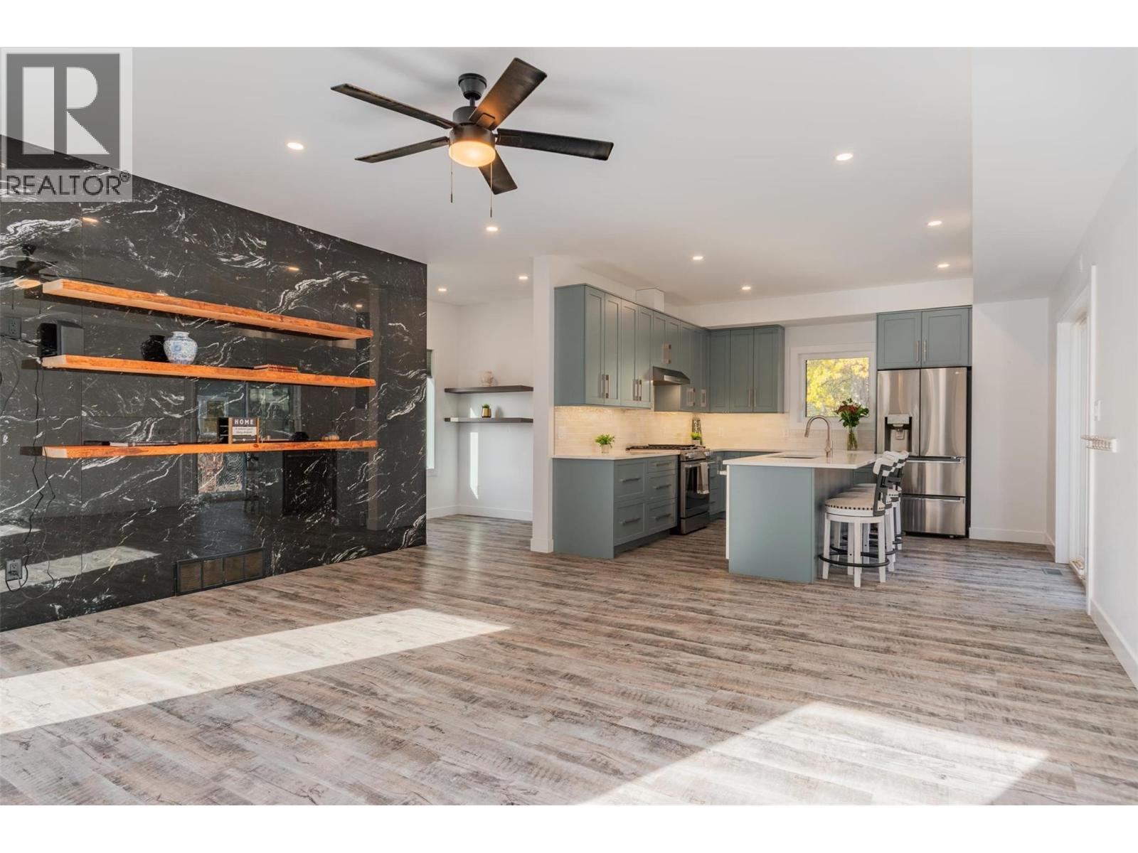 2690 Monte Christo Street, Rossland, BC - Indoor Photo Showing Kitchen With Upgraded Kitchen