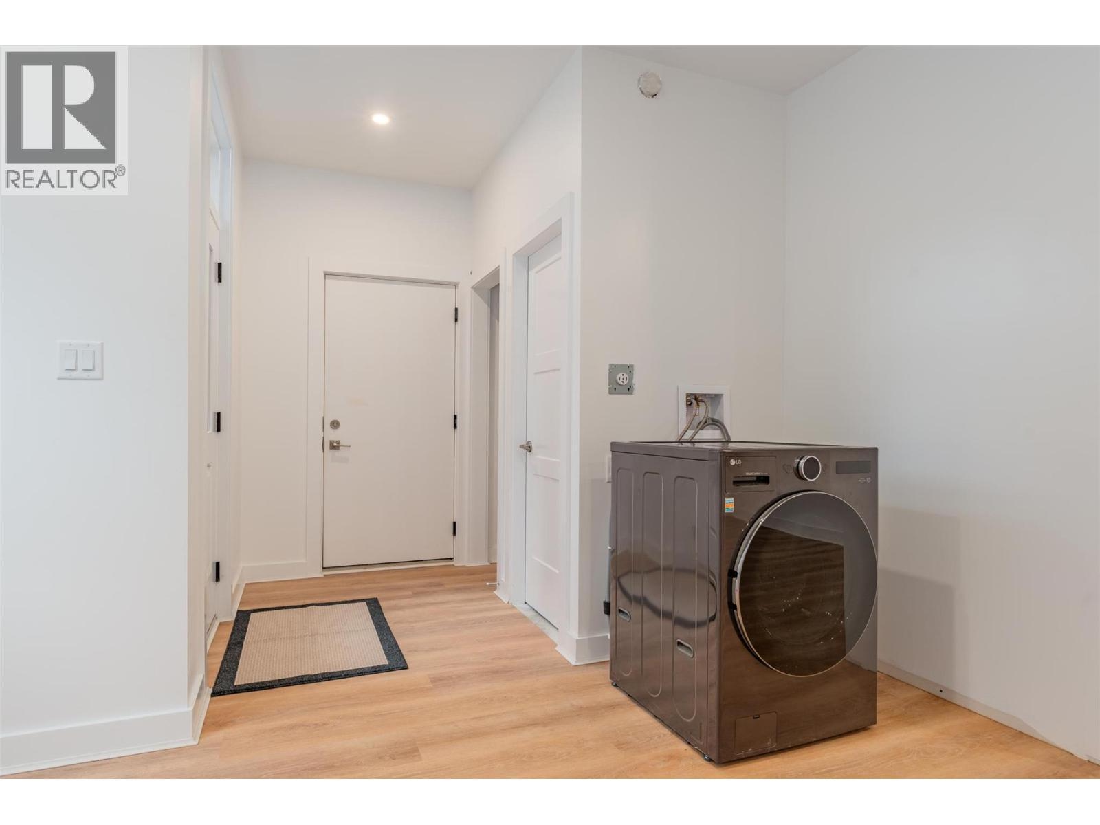2690 Monte Christo Street, Rossland, BC - Indoor Photo Showing Laundry Room