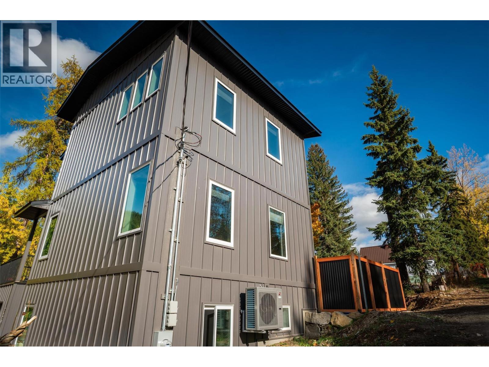 2690 Monte Christo Street, Rossland, BC - Outdoor