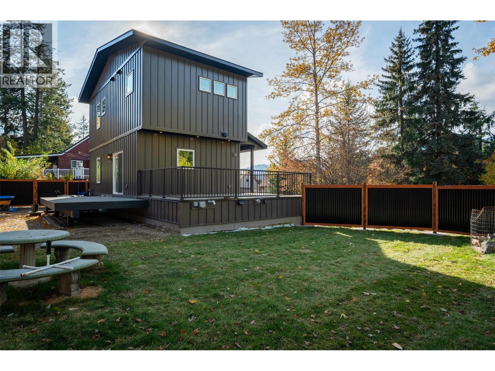 2690 Monte Christo Street, Rossland, BC - Outdoor