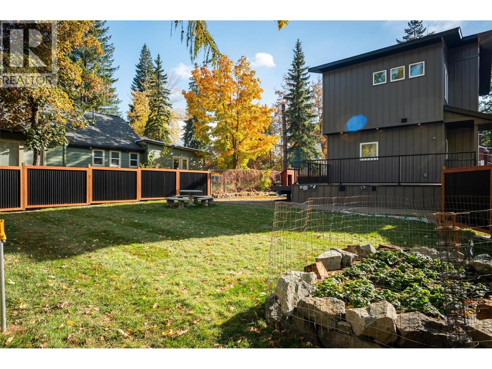 2690 Monte Christo Street, Rossland, BC - Outdoor