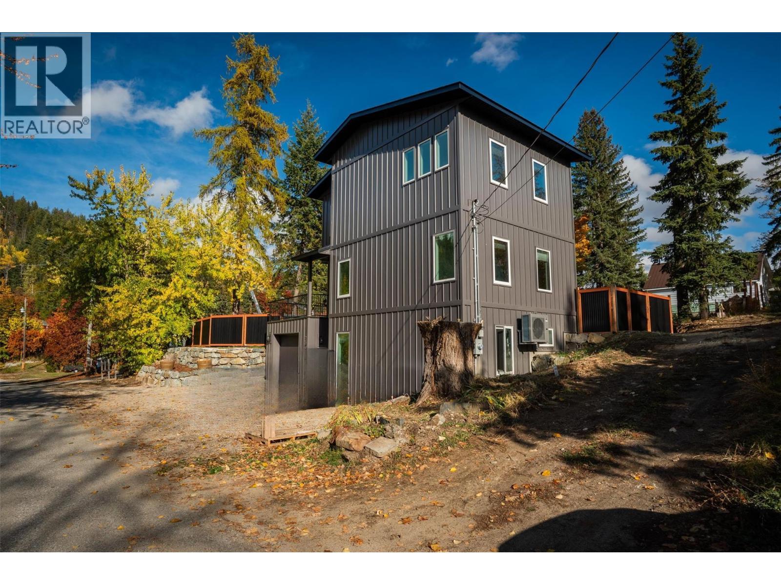 2690 Monte Christo Street, Rossland, BC - Outdoor