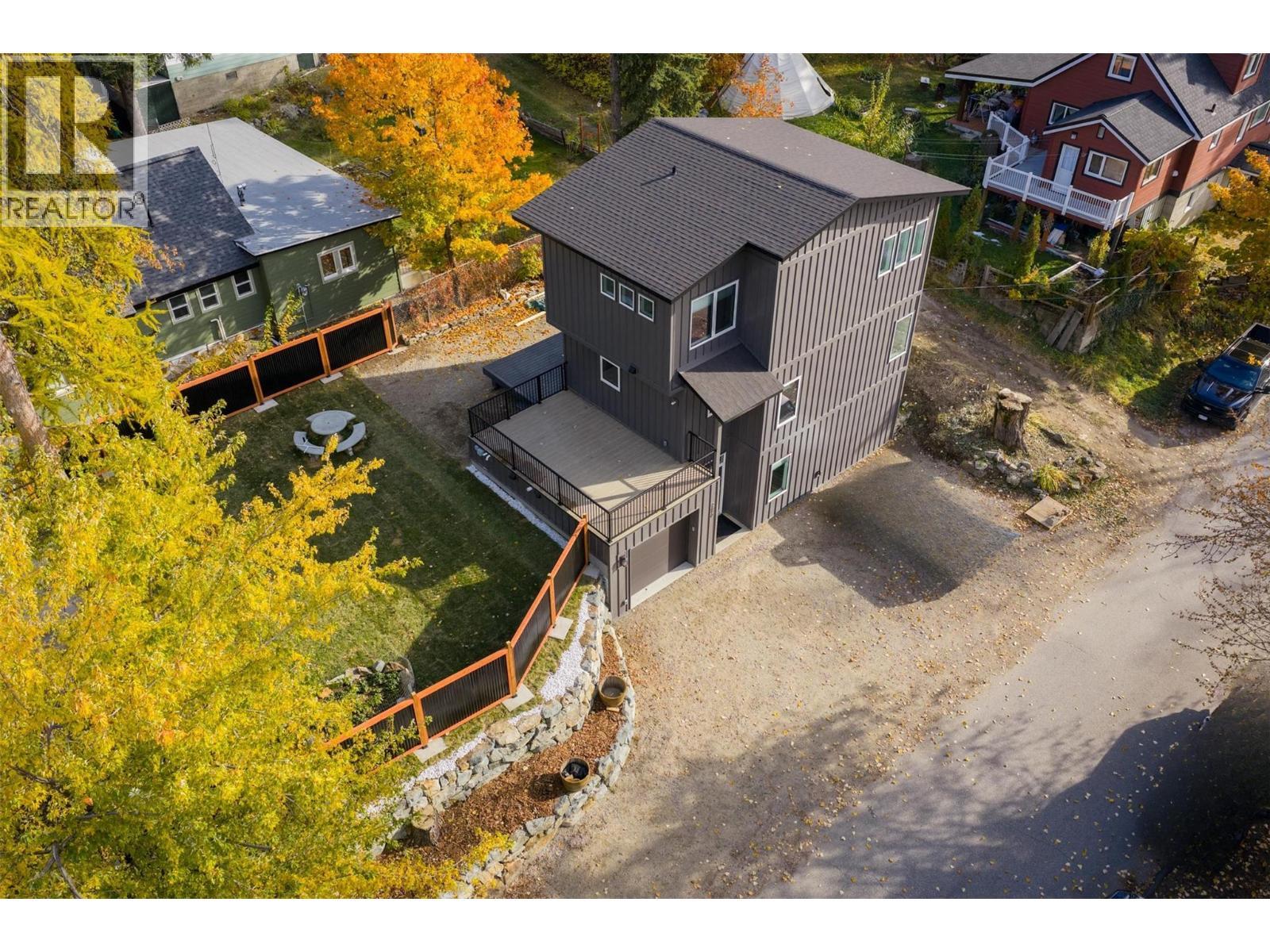 2690 Monte Christo Street, Rossland, BC - Outdoor