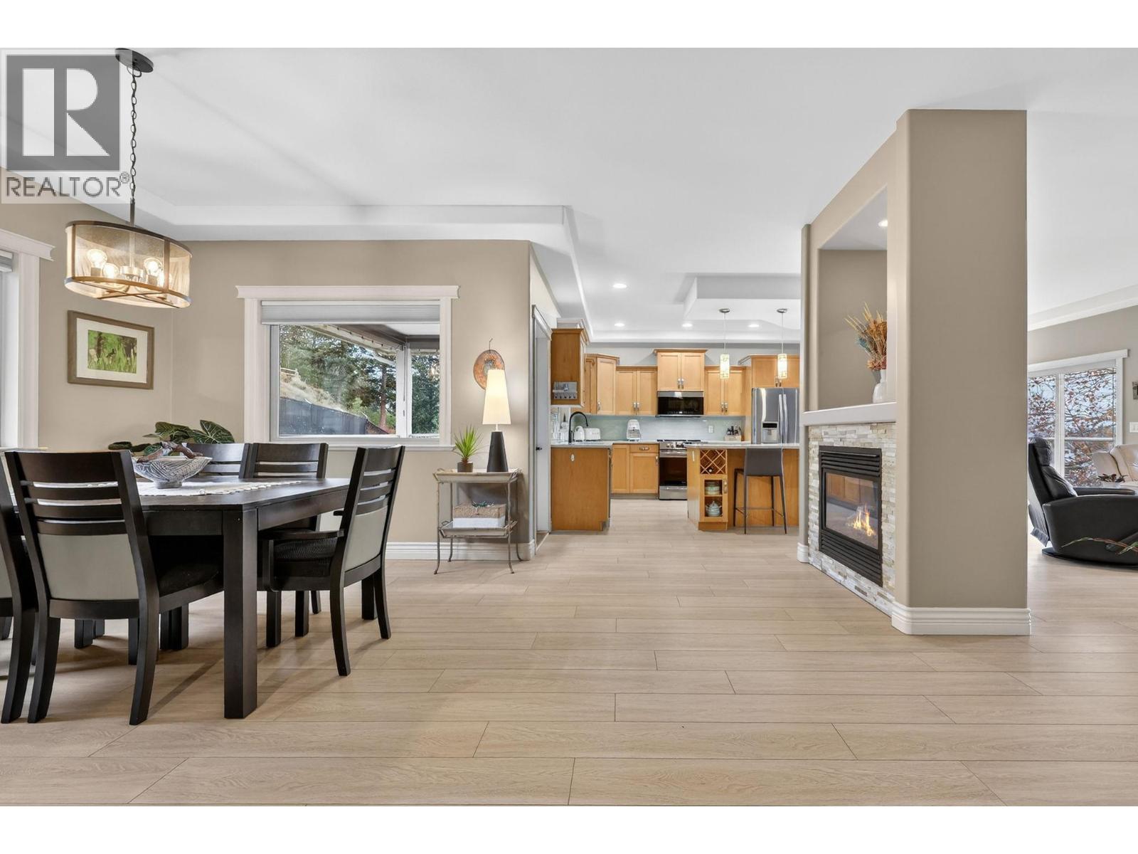 Main floor - 867 Steele Road, Kelowna, BC - Indoor Photo Showing Dining Room