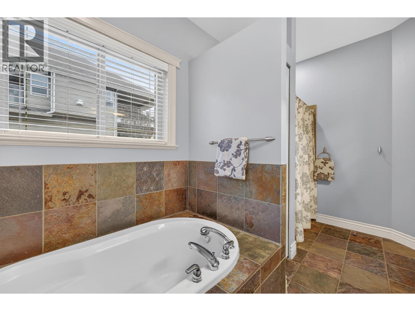 Primary ensuite - 867 Steele Road, Kelowna, BC - Indoor Photo Showing Bathroom