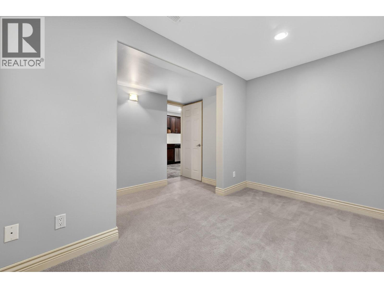 Inlaw suite bedroom - 867 Steele Road, Kelowna, BC - Indoor Photo Showing Other Room