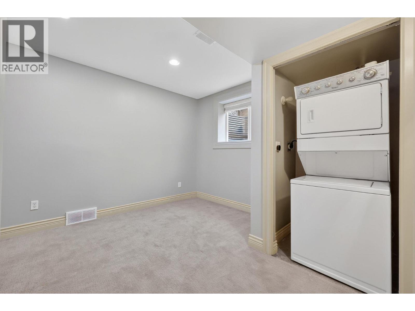 Inlaw suite bedroom - 867 Steele Road, Kelowna, BC - Indoor Photo Showing Laundry Room