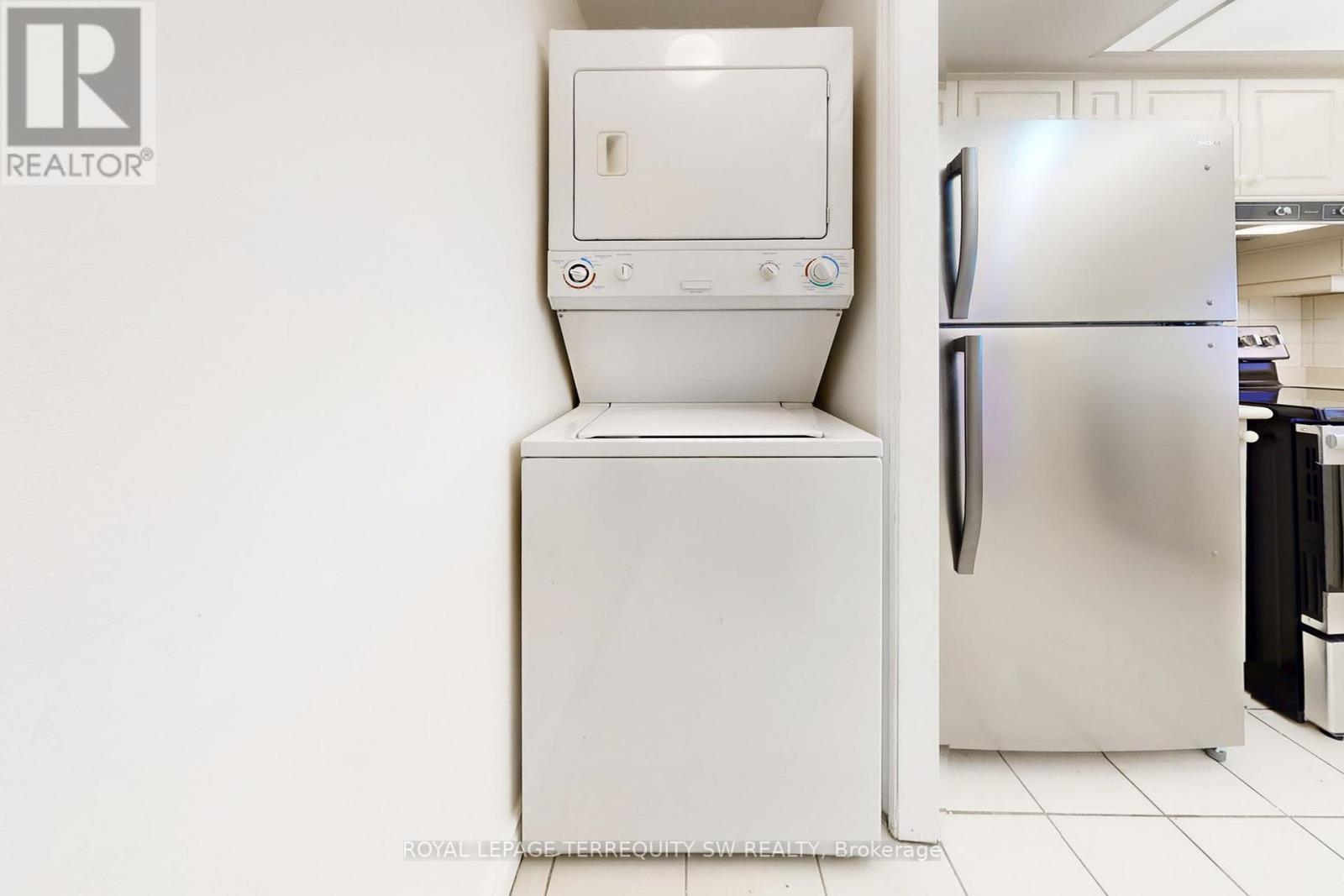 2001 - 71 Simcoe Street, Toronto, ON - Indoor Photo Showing Laundry Room