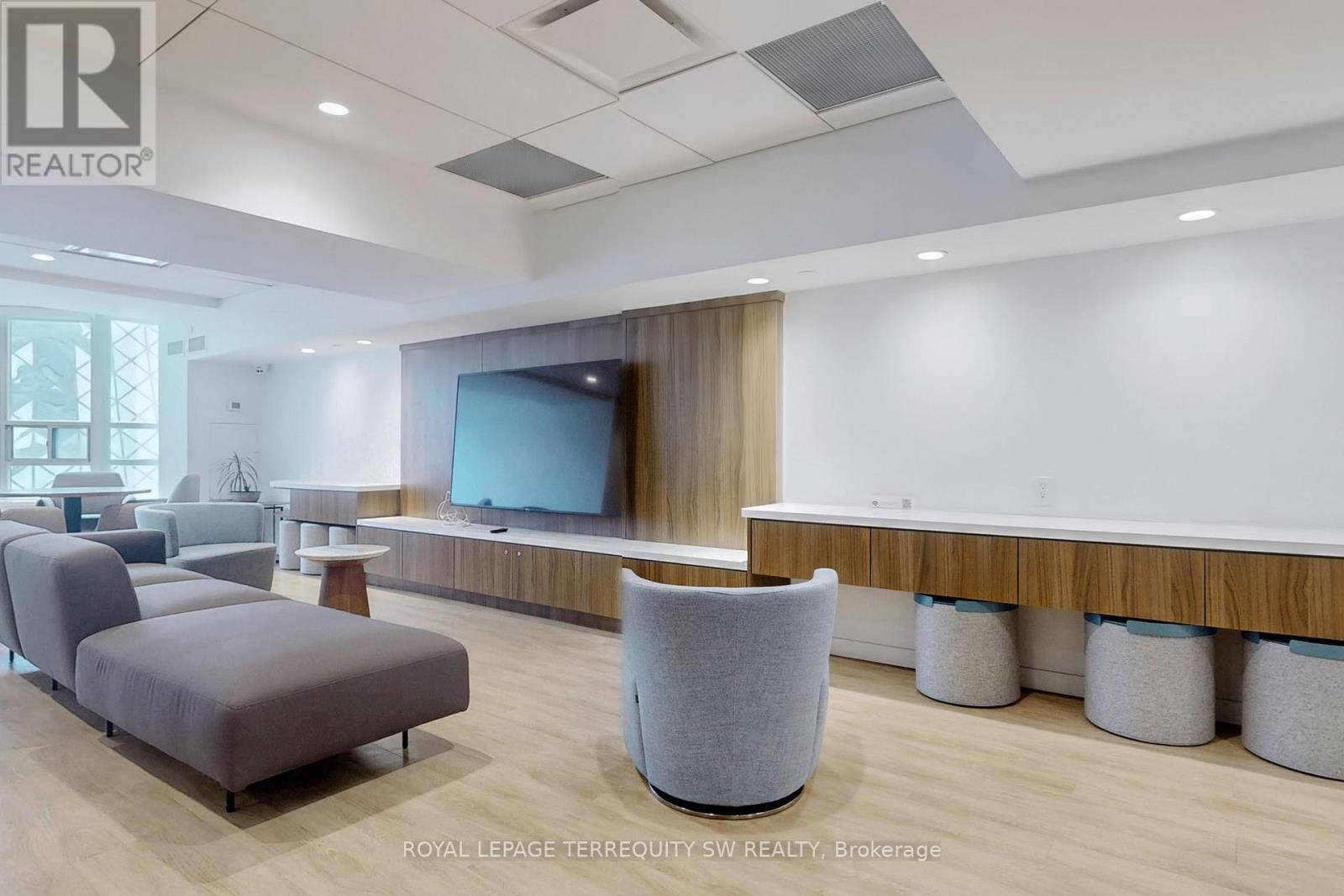 2001 - 71 Simcoe Street, Toronto, ON - Indoor