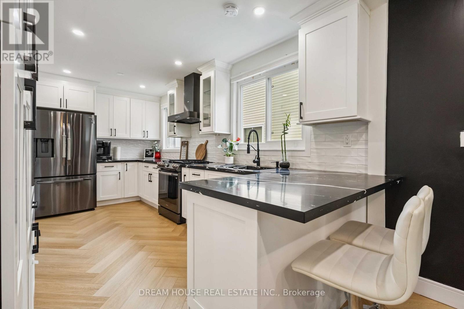 1430 Palmetto Drive, Oshawa, ON - Indoor Photo Showing Kitchen With Double Sink With Upgraded Kitchen