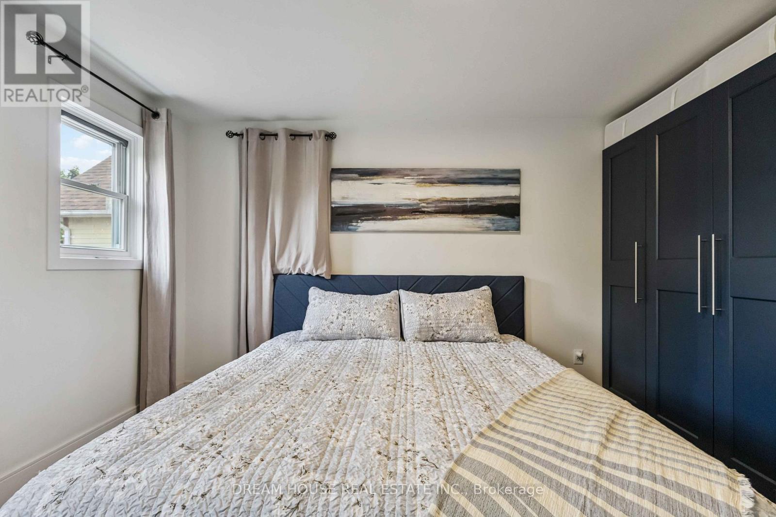 1430 Palmetto Drive, Oshawa, ON - Indoor Photo Showing Bedroom