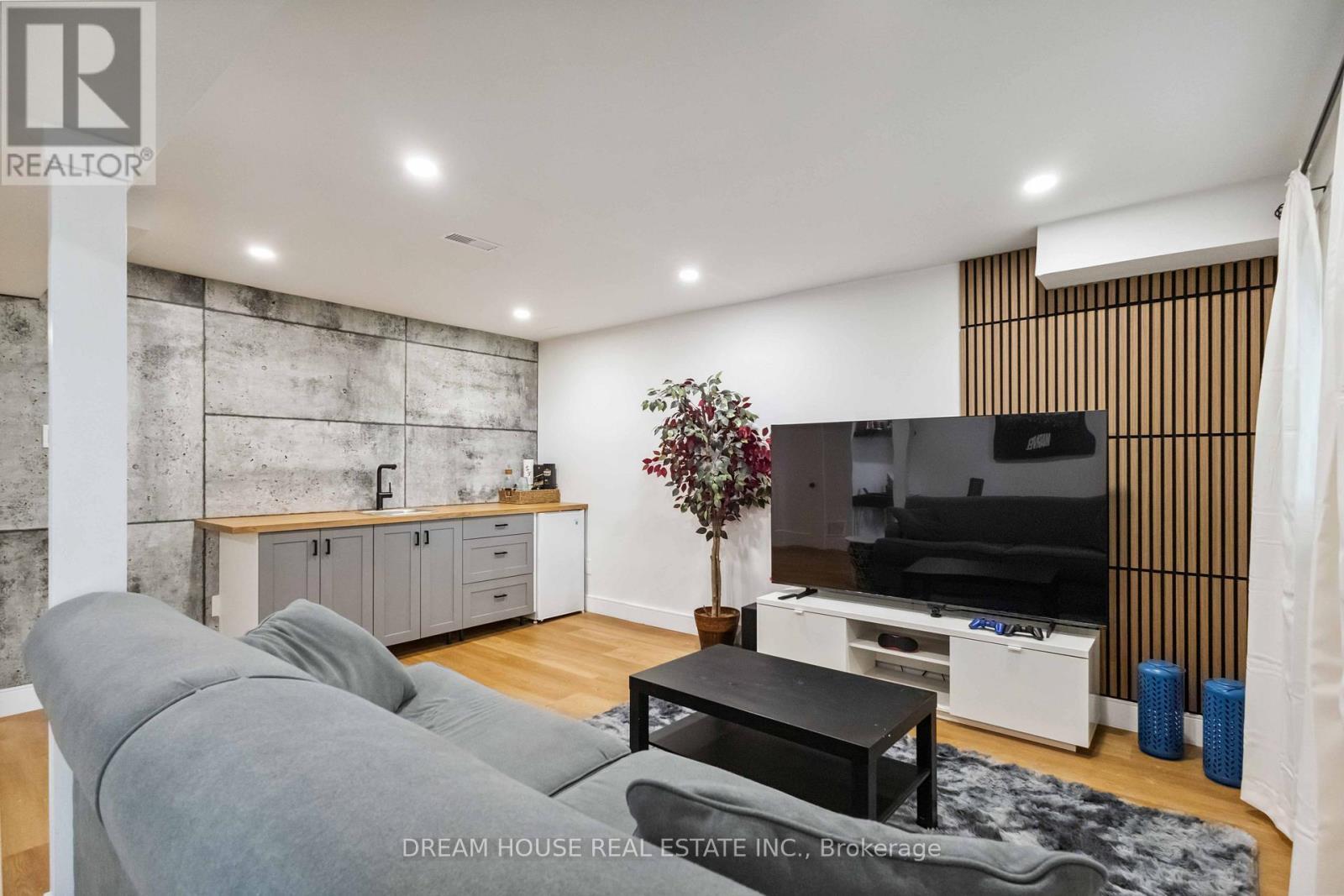 1430 Palmetto Drive, Oshawa, ON - Indoor