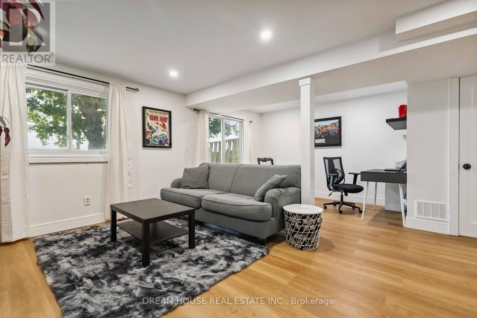 1430 Palmetto Drive, Oshawa, ON - Indoor Photo Showing Living Room