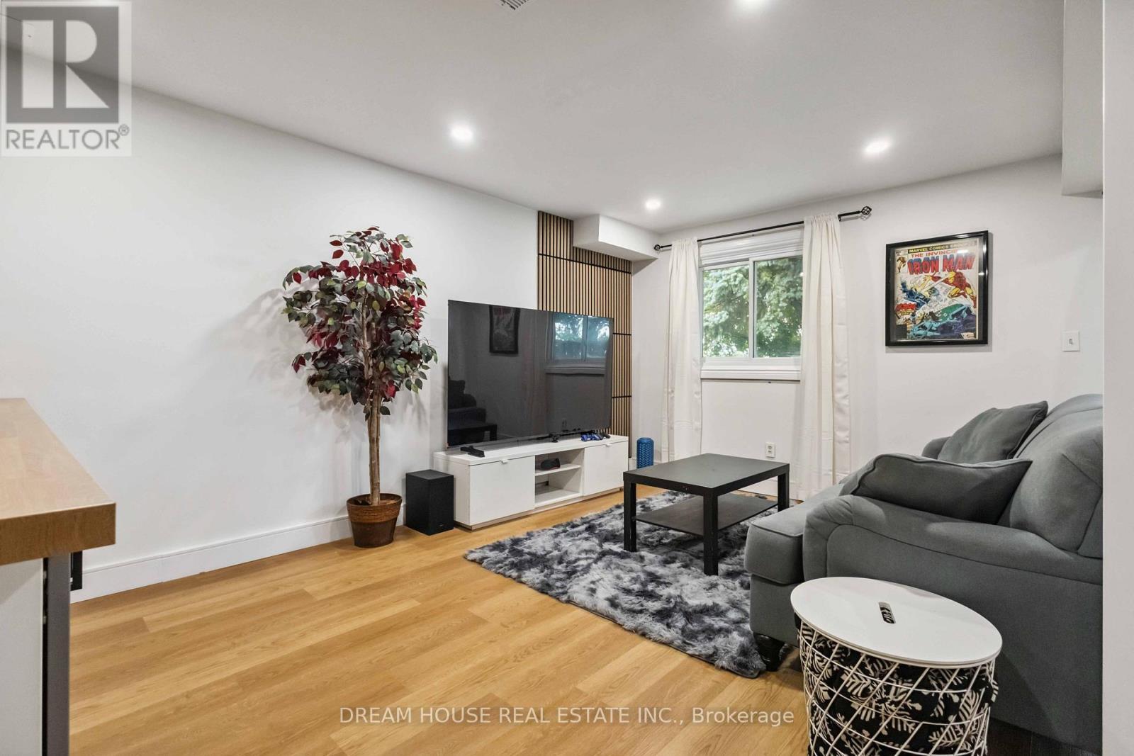 1430 Palmetto Drive, Oshawa, ON - Indoor