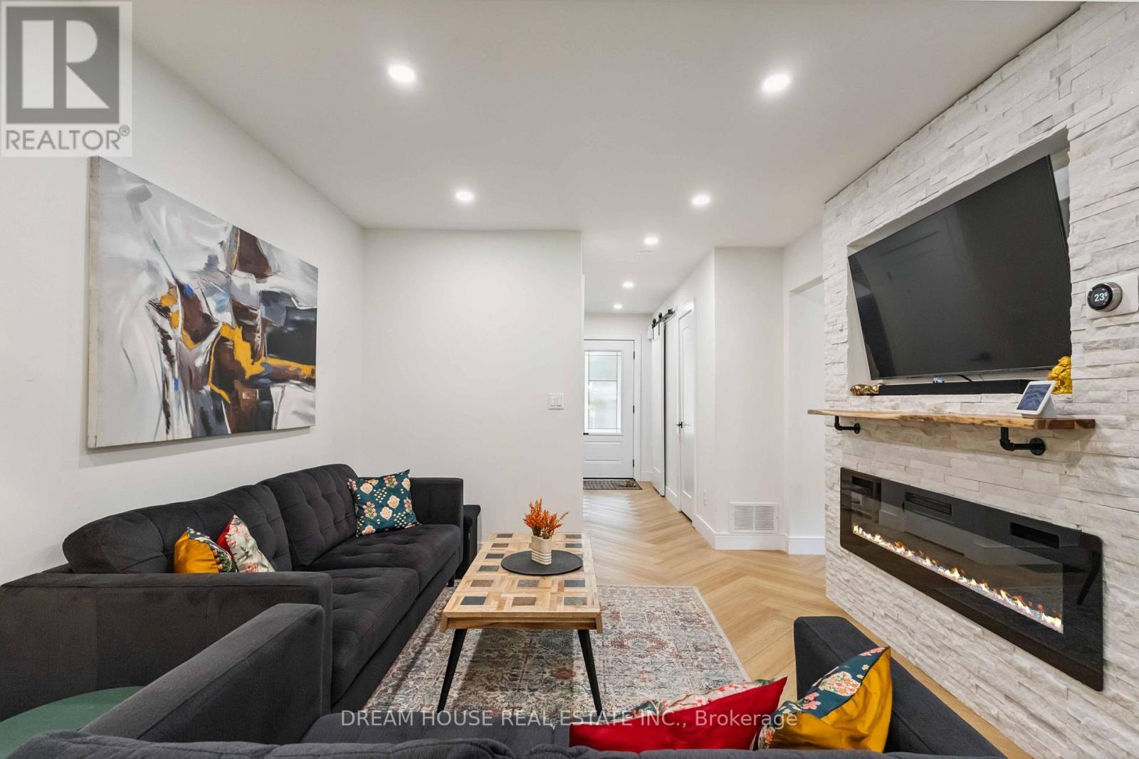 1430 Palmetto Drive, Oshawa, ON - Indoor Photo Showing Living Room With Fireplace