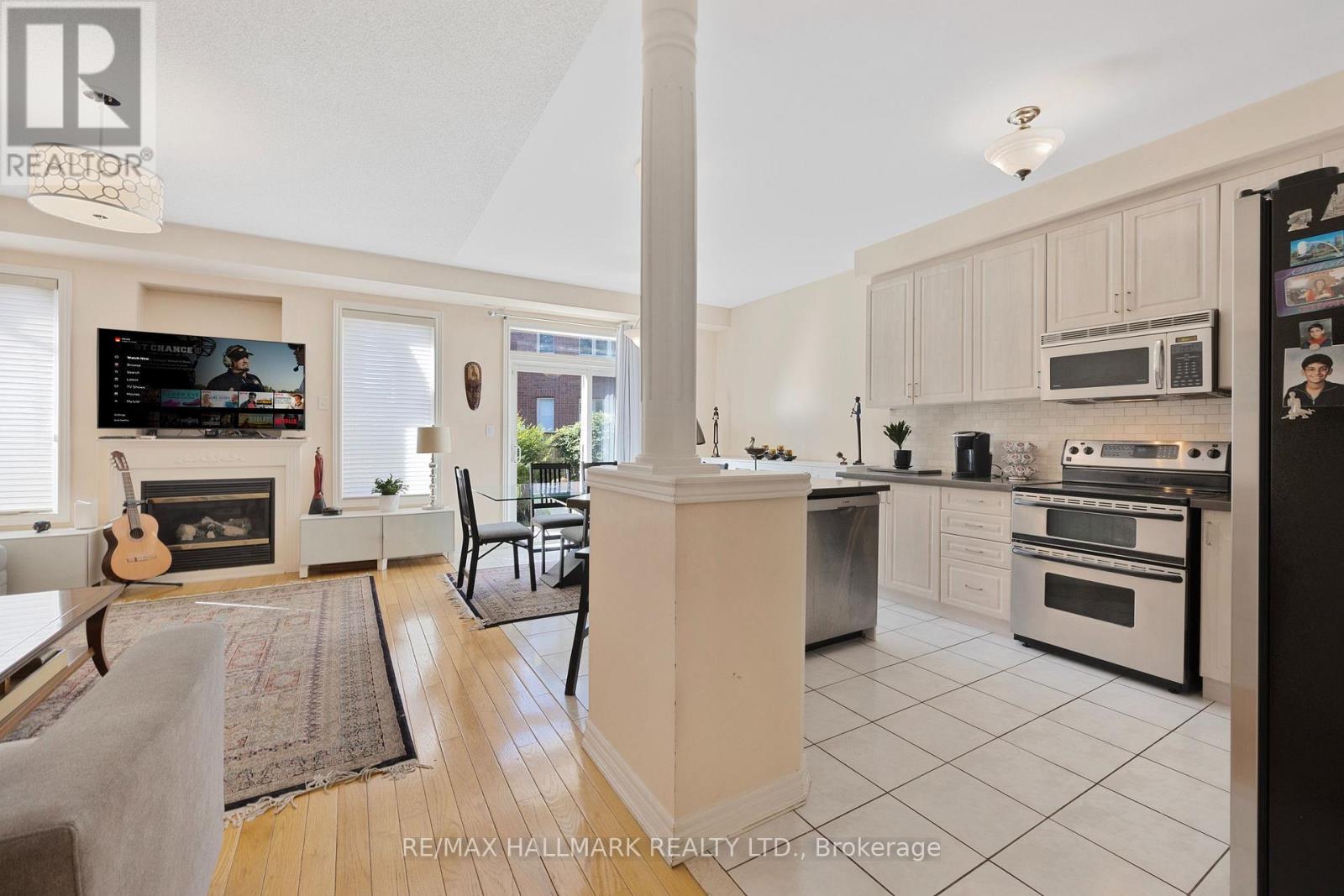 60 Cider Crescent, Richmond Hill, ON - Indoor With Fireplace