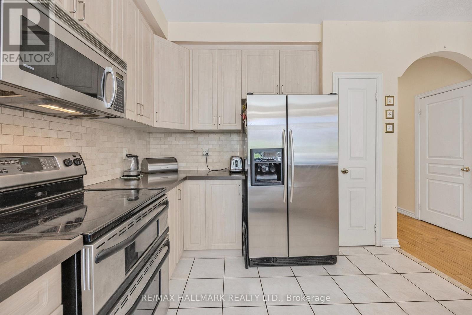 60 Cider Crescent, Richmond Hill, ON - Indoor Photo Showing Kitchen