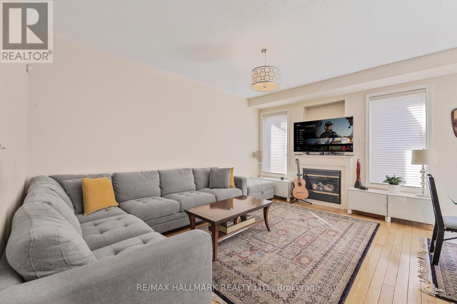 60 Cider Crescent, Richmond Hill, ON - Indoor Photo Showing Living Room With Fireplace