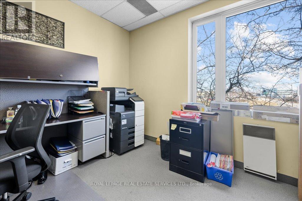 200 - 414 North Service Road E, Oakville, ON