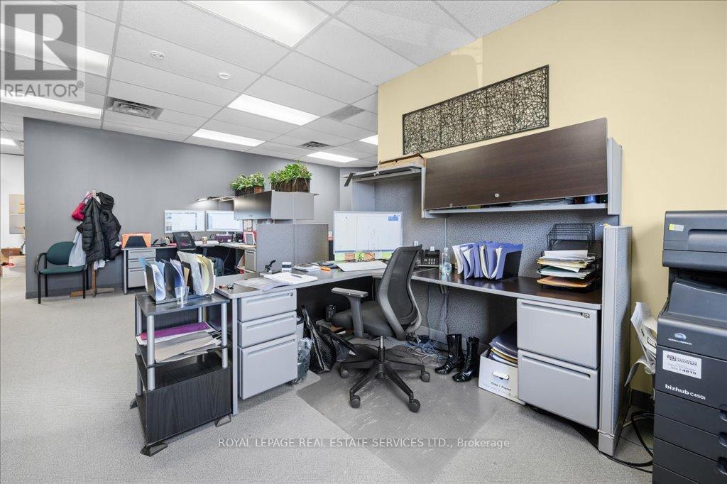 200 - 414 North Service Road E, Oakville, ON