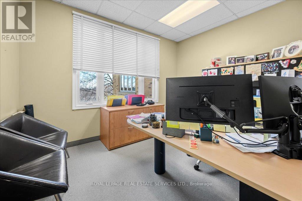 200 - 414 North Service Road E, Oakville, ON