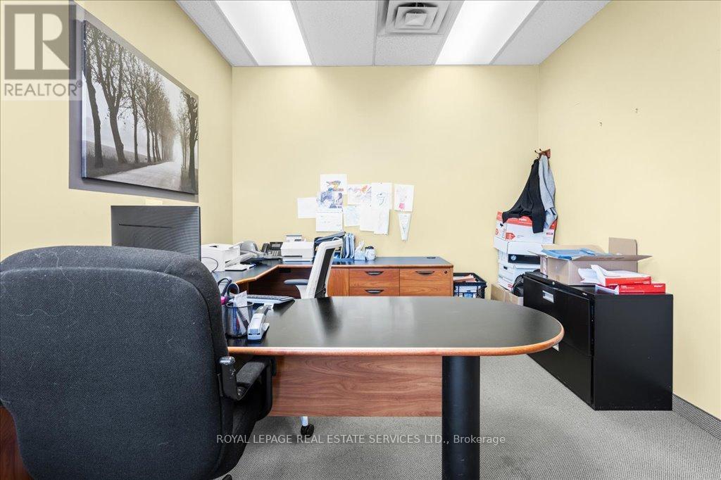 200 - 414 North Service Road E, Oakville, ON