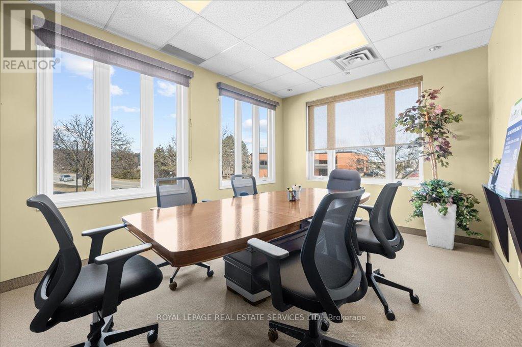 200 - 414 North Service Road E, Oakville, ON