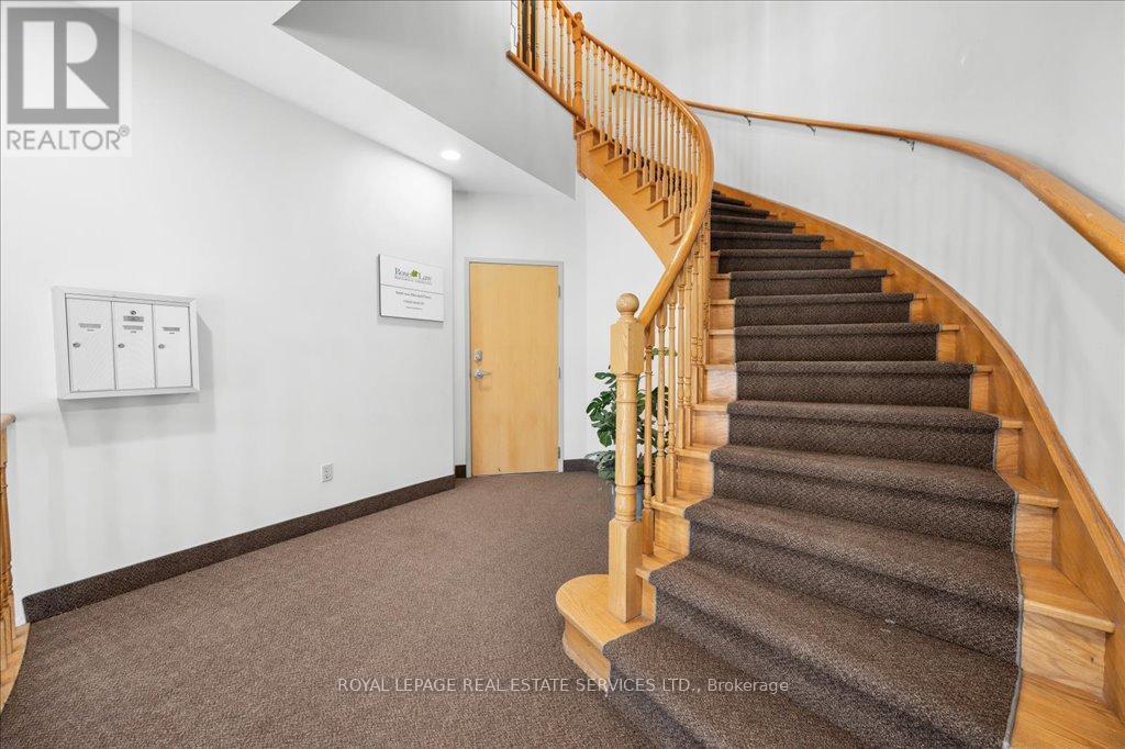 200 - 414 North Service Road E, Oakville, ON