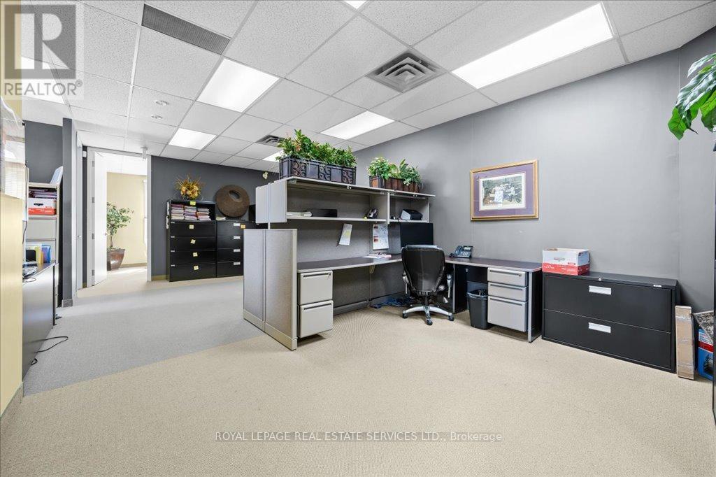 200 - 414 North Service Road E, Oakville, ON