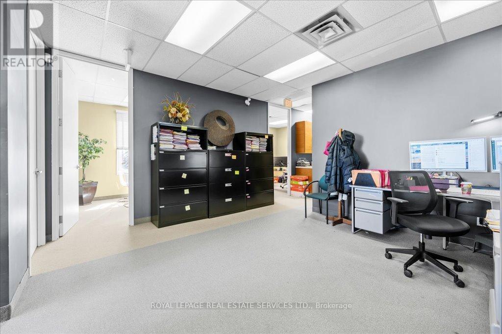 200 - 414 North Service Road E, Oakville, ON