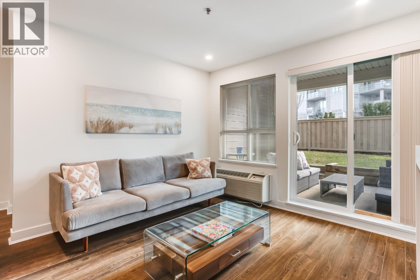 1099 Sunset Drive Unit# 123, Kelowna, BC - Indoor Photo Showing Living Room